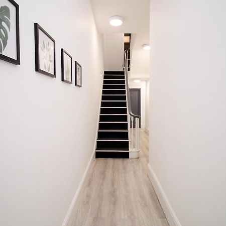 Fully Equipped Kitchen, Parking, City Centre Swansea Extérieur photo