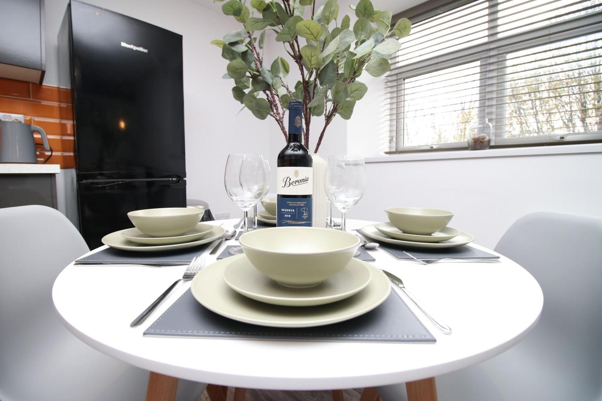 Fully Equipped Kitchen, Parking, City Centre Swansea Extérieur photo
