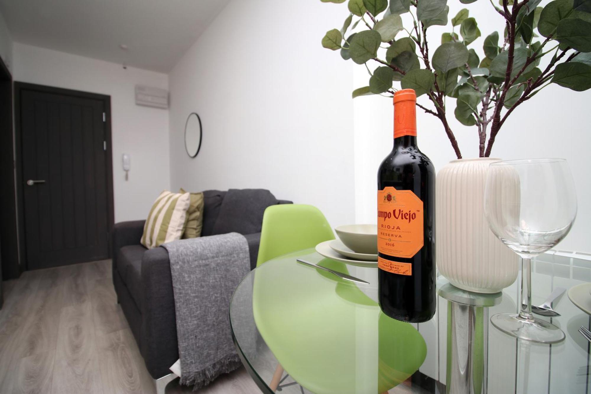Fully Equipped Kitchen, Parking, City Centre Swansea Extérieur photo