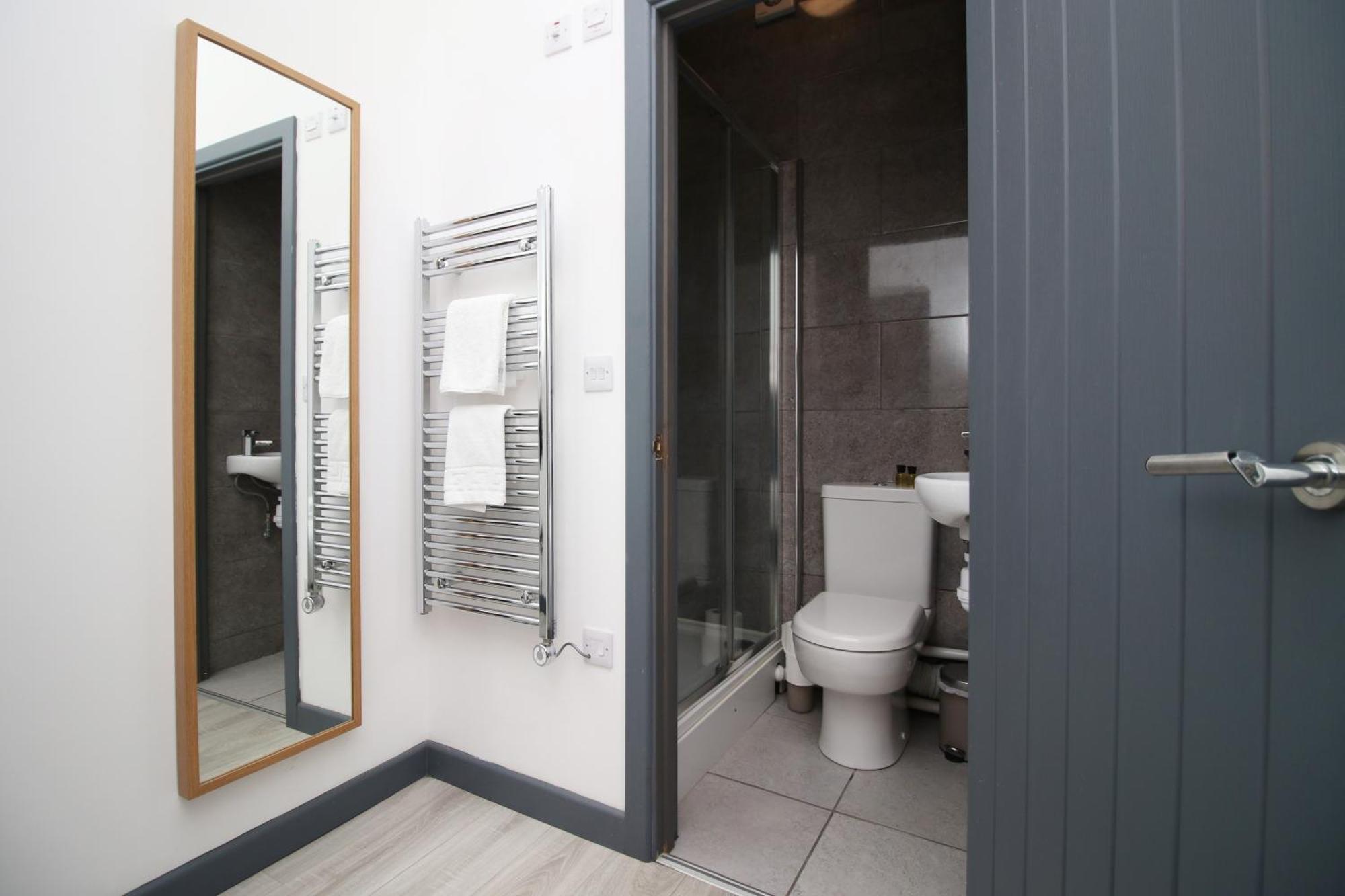 Fully Equipped Kitchen, Parking, City Centre Swansea Extérieur photo