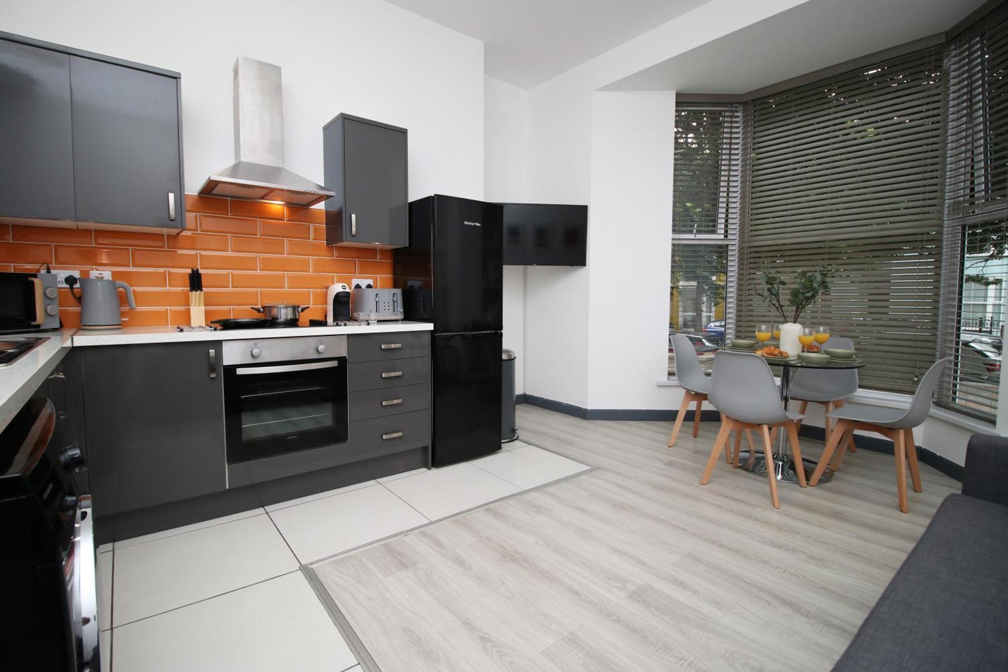 Fully Equipped Kitchen, Parking, City Centre Swansea Extérieur photo